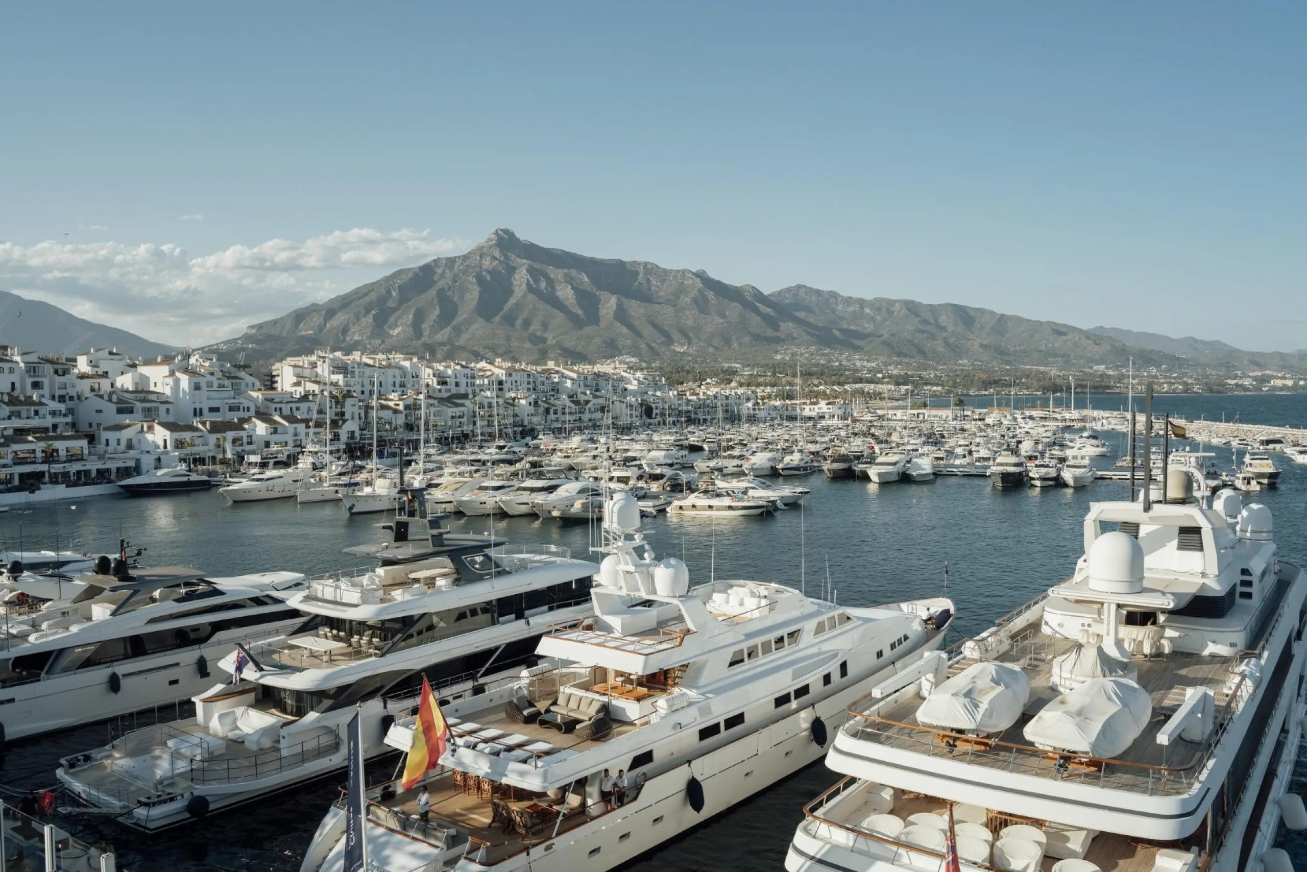 Exclusive Residential Complex in Nueva Andalucia, Marbella& & Luxury and Avant-Garde Design in a Privileged Location& Discover this stunning residential complex of 113 luxury homes, designed with innovative architecture that reinterprets the trad