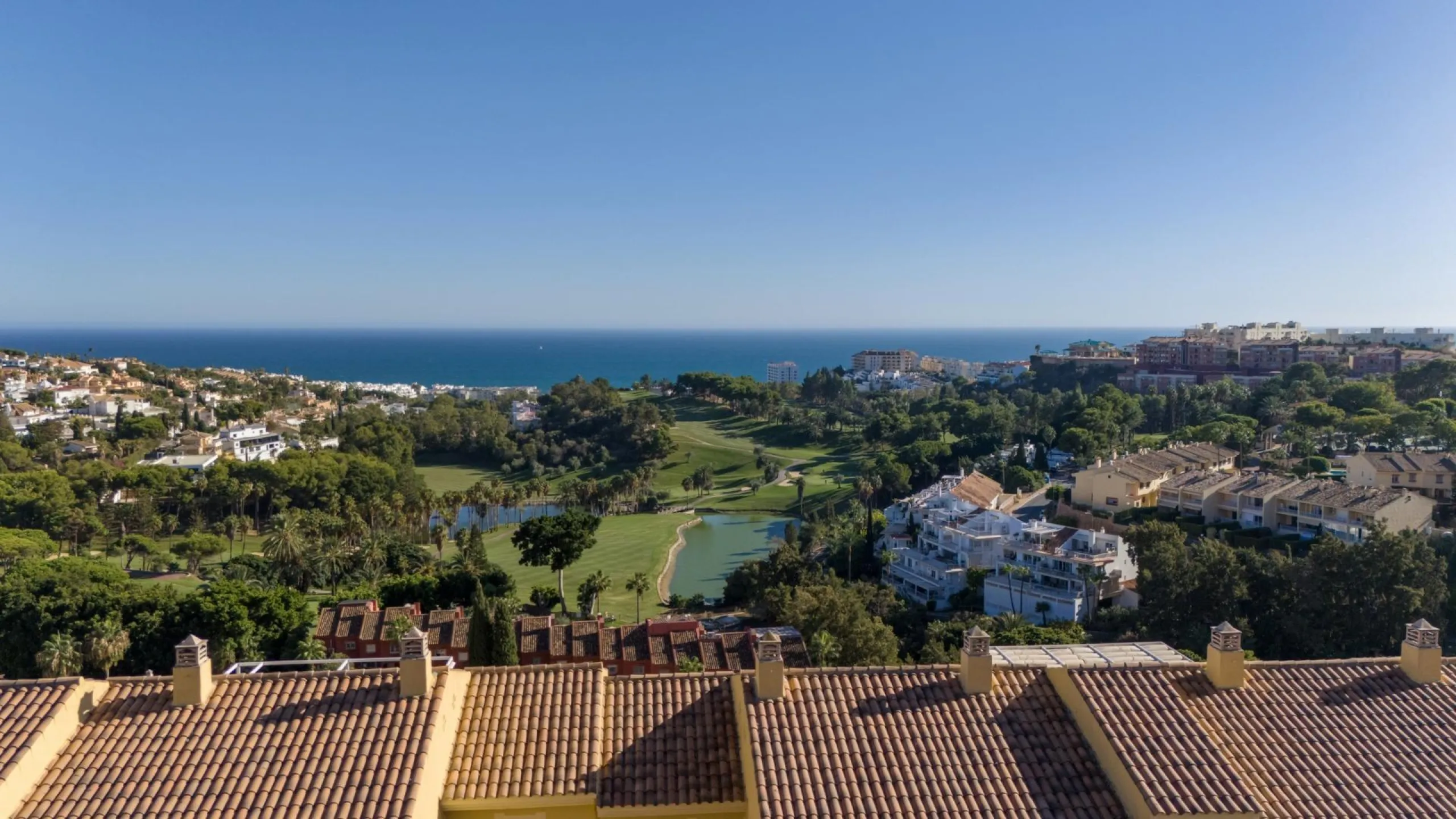 Luxury New Build Homes at Torrequebrada Golf – Exclusive Living in Benalmádena& & Elegant Design Surrounded by Nature& Discover a prestigious new development in Benalmádena, where luxury and nature blend seamlessly. This exclusive project offers 
