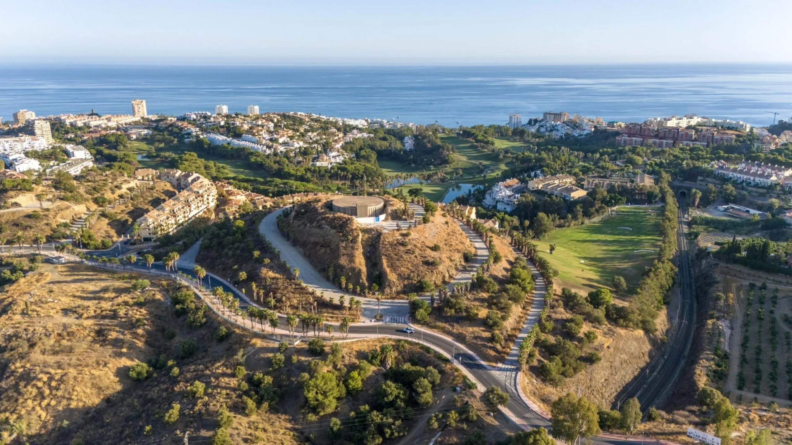 Luxury New Build Homes at Torrequebrada Golf – Exclusive Living in Benalmádena& & Elegant Design Surrounded by Nature& Discover a prestigious new development in Benalmádena, where luxury and nature blend seamlessly. This exclusive project offers 