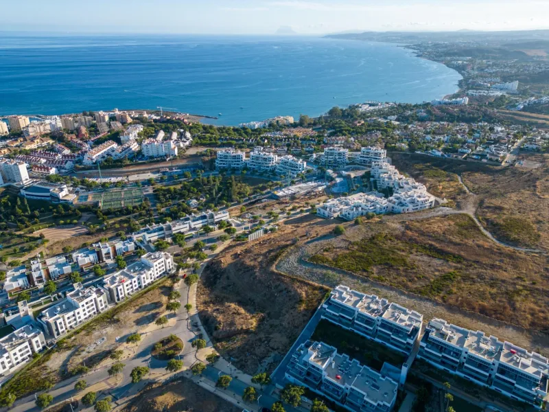 Luxury New Build Apartments in Estepona – Modern Living Near the Mediterranean& & Exclusive Residential Development in Las Mesas& Discover an exclusive new development in Estepona, offering 74 modern apartments across four buildings with 2, 3, an