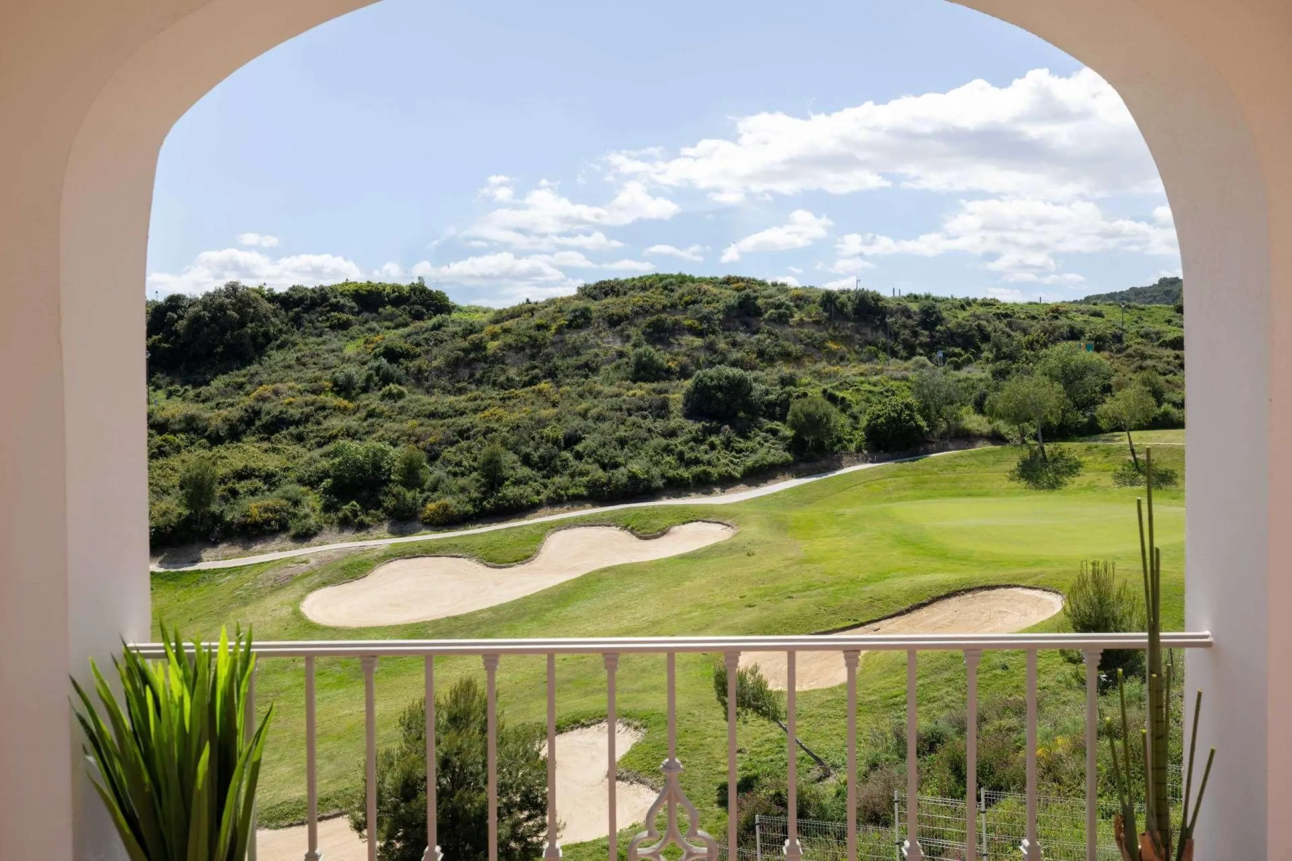 Modern Mediterranean Homes with Sea and Golf Views in Estepona, Costa del Sol& & Exclusive New Development in a Prime Location& Discover an exceptional opportunity to live in the heart of the Costa del Sol, in one of the most promising residentia