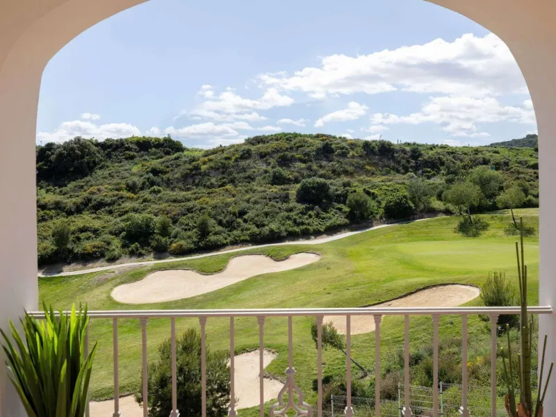 Modern Mediterranean Homes with Sea and Golf Views in Estepona, Costa del Sol& & Exclusive New Development in a Prime Location& Discover an exceptional opportunity to live in the heart of the Costa del Sol, in one of the most promising residentia