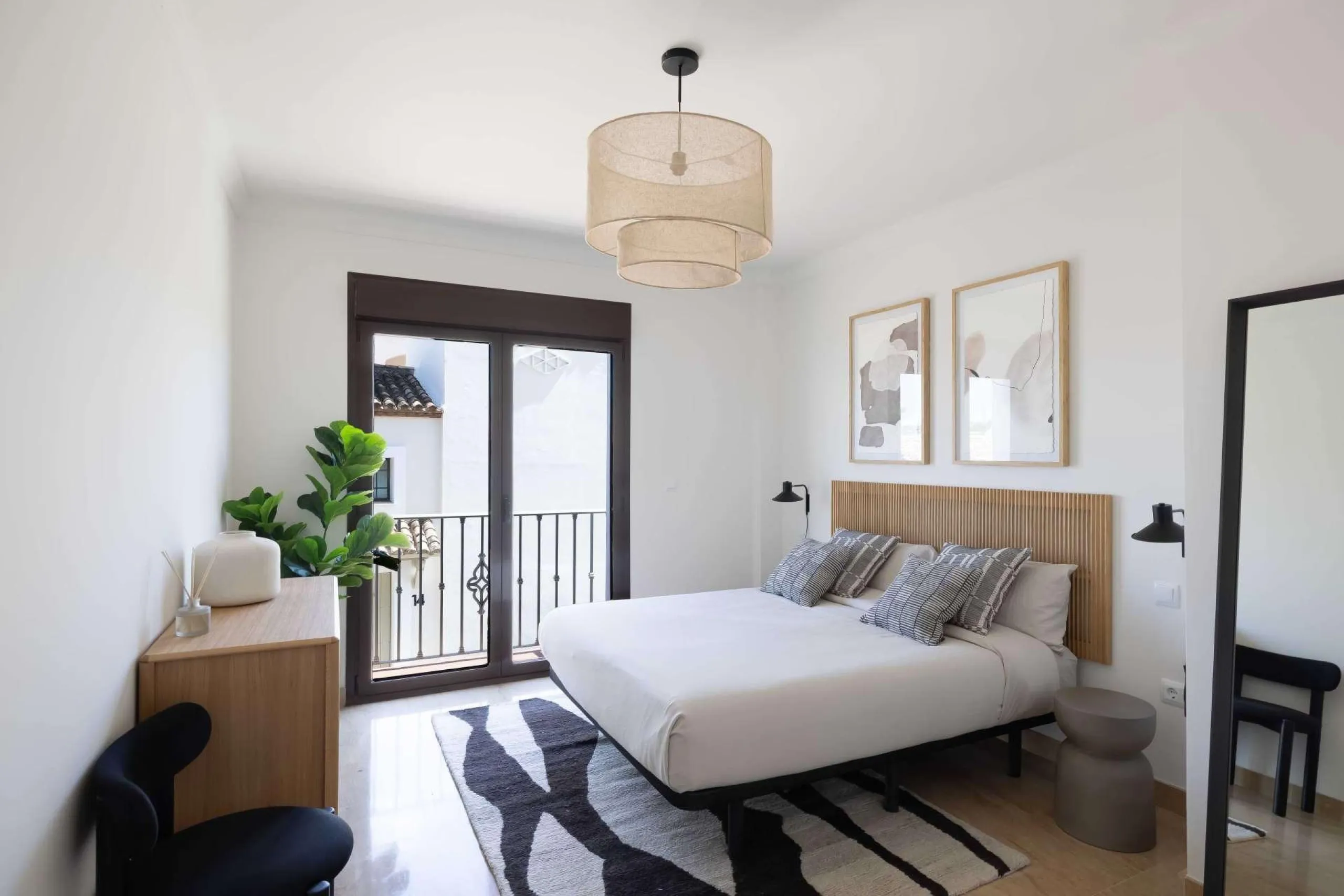 Modern Mediterranean Homes with Sea and Golf Views in Estepona, Costa del Sol& & Exclusive New Development in a Prime Location& Discover an exceptional opportunity to live in the heart of the Costa del Sol, in one of the most promising residentia