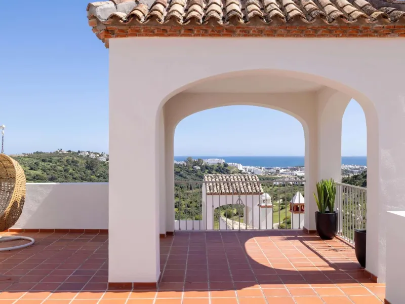 Modern Mediterranean Homes with Sea and Golf Views in Estepona, Costa del Sol& & Exclusive New Development in a Prime Location& Discover an exceptional opportunity to live in the heart of the Costa del Sol, in one of the most promising residentia
