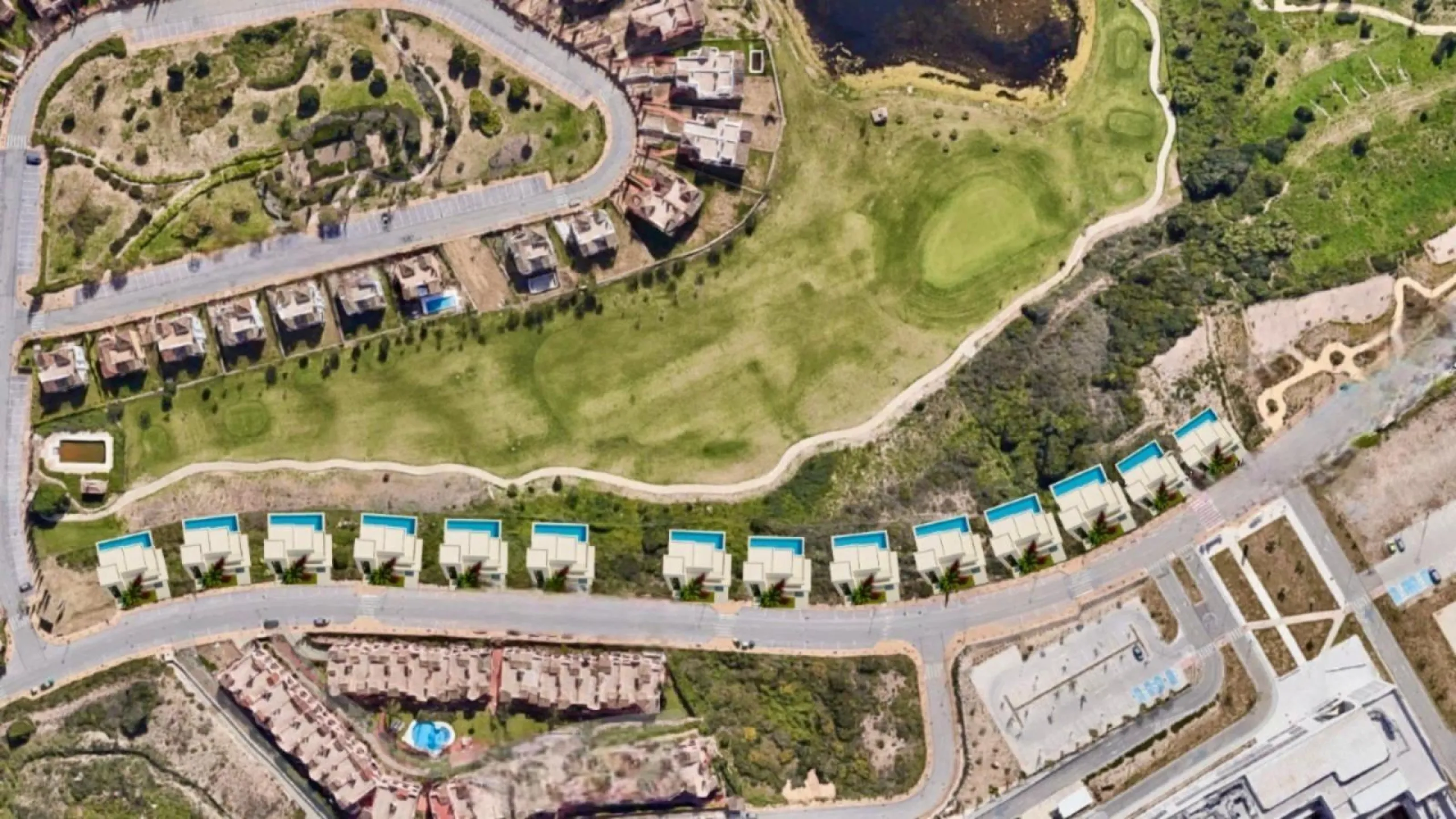 Exclusive New Build Villas on the Front Line of a Golf Course in Estepona& & Luxury Villas with Sea and Golf Views& This exclusive residential project features 14 newly built detached villas located on the front line of the prestigious Azata Golf