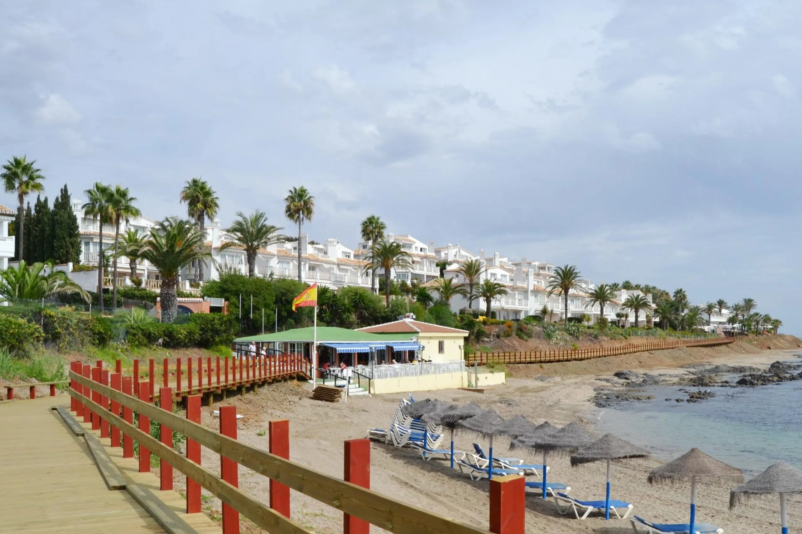 Luxury New Build Apartments with Sea Views in Las Lagunas de Mijas& & Exclusive Residential Development on the Costa del Sol& Located in the final phase of a prestigious complex in Las Lagunas de Mijas, this new development offers 28 high-end apa
