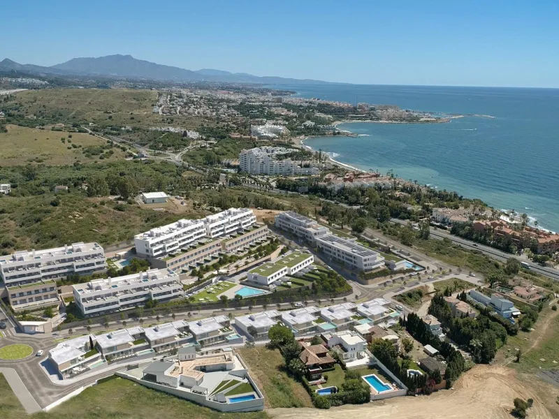 Exclusive New Build Villas with Sea Views in Estepona& & 4 Bedroom Villas with Private Pool and Customised Design& Discover this unique development of 8 newly built detached villas in Estepona, custom designed to suit your lifestyle. Each propert