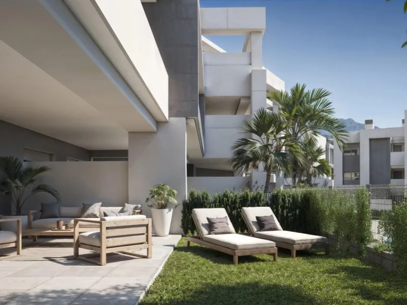 Exclusive Residential Resort with Spa and Swimming Pools in the Selwo Area, Estepona& & Privileged location between nature and the sea on the Costa del Sol& This exclusive new-build resort is located in the sought-after Selwo area, between Estepo