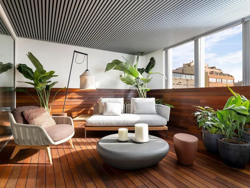 Elegant Designer Apartment with Terrace Next to Rambla Catalunya, Barcelona