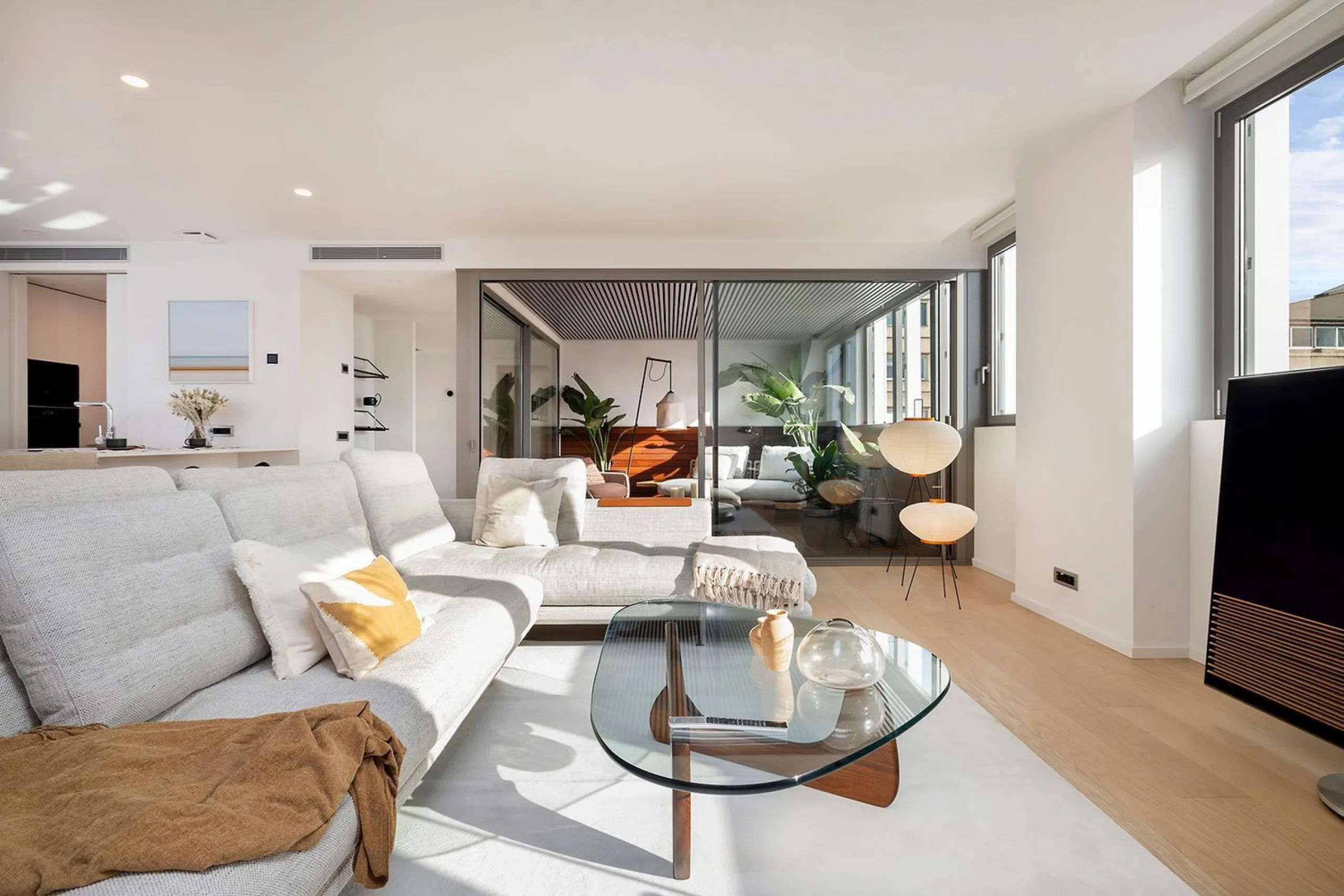 Elegant Designer Apartment with Terrace Next to Rambla Catalunya, Barcelona