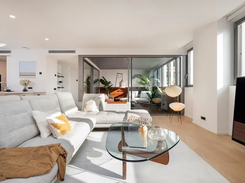 Elegant Designer Apartment with Terrace Next to Rambla Catalunya, Barcelona