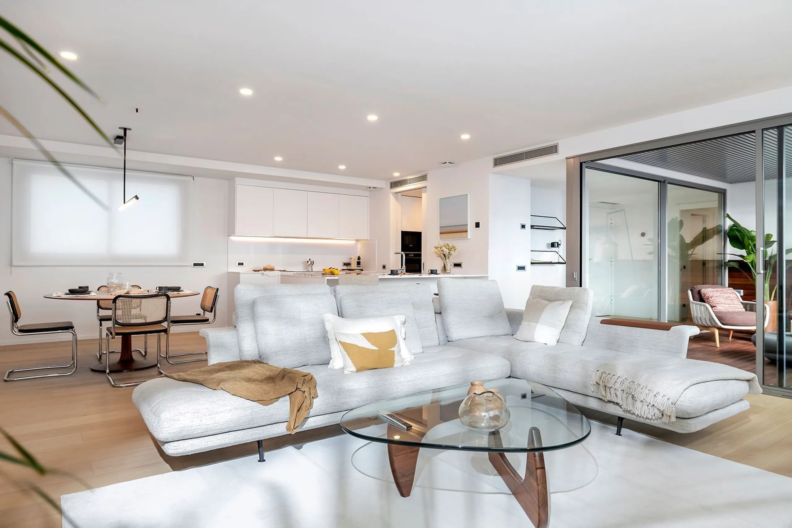Elegant Designer Apartment with Terrace Next to Rambla Catalunya, Barcelona