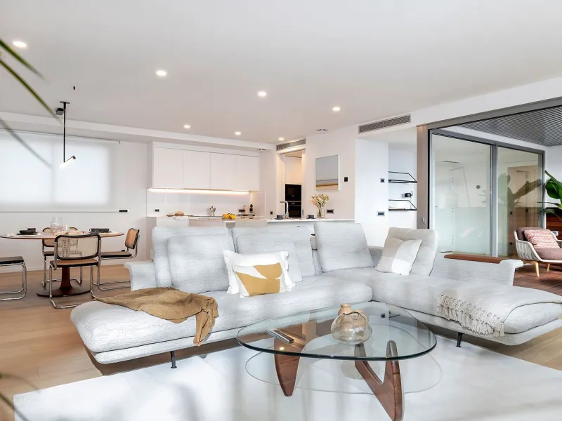 Elegant Designer Apartment with Terrace Next to Rambla Catalunya, Barcelona