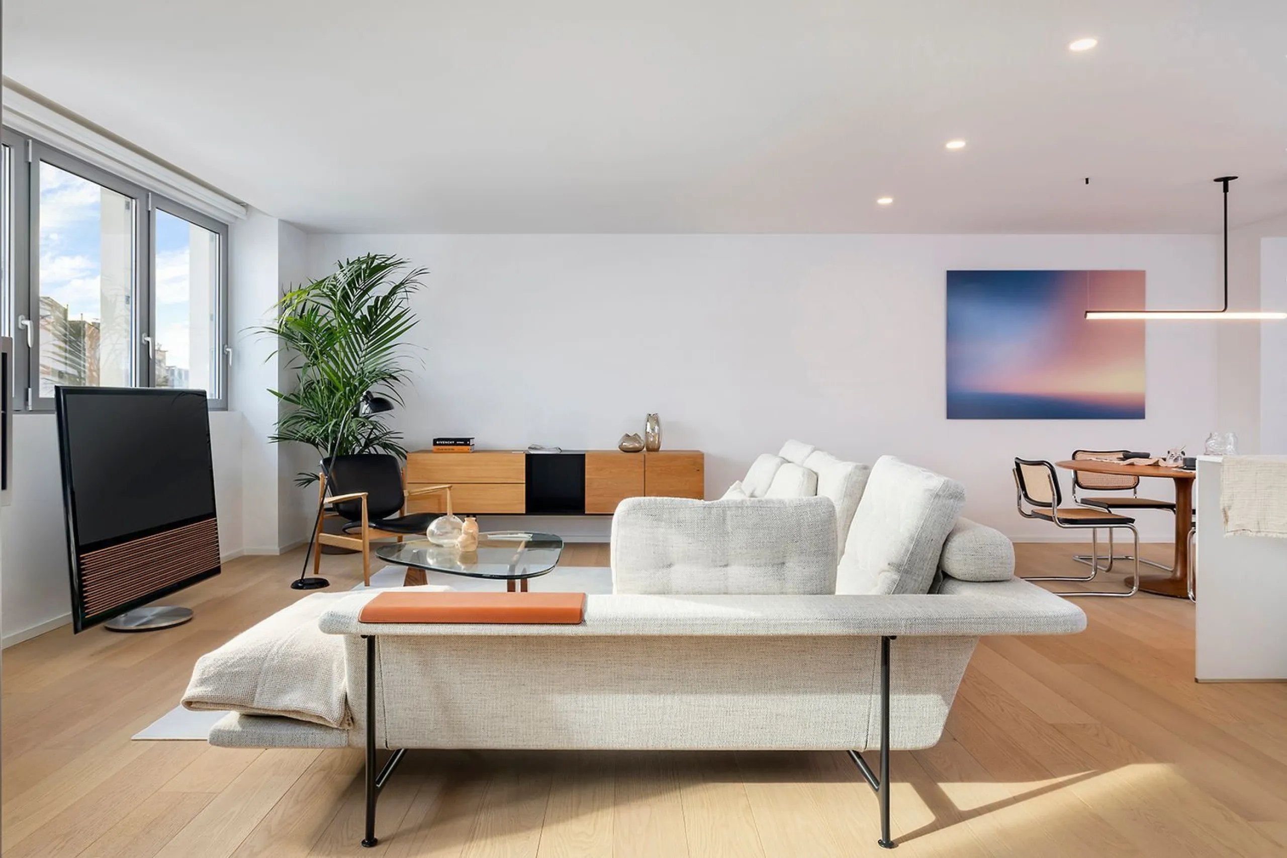 Elegant Designer Apartment with Terrace Next to Rambla Catalunya, Barcelona
