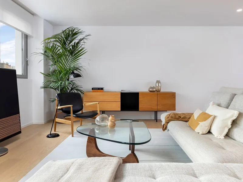 Elegant Designer Apartment with Terrace Next to Rambla Catalunya, Barcelona