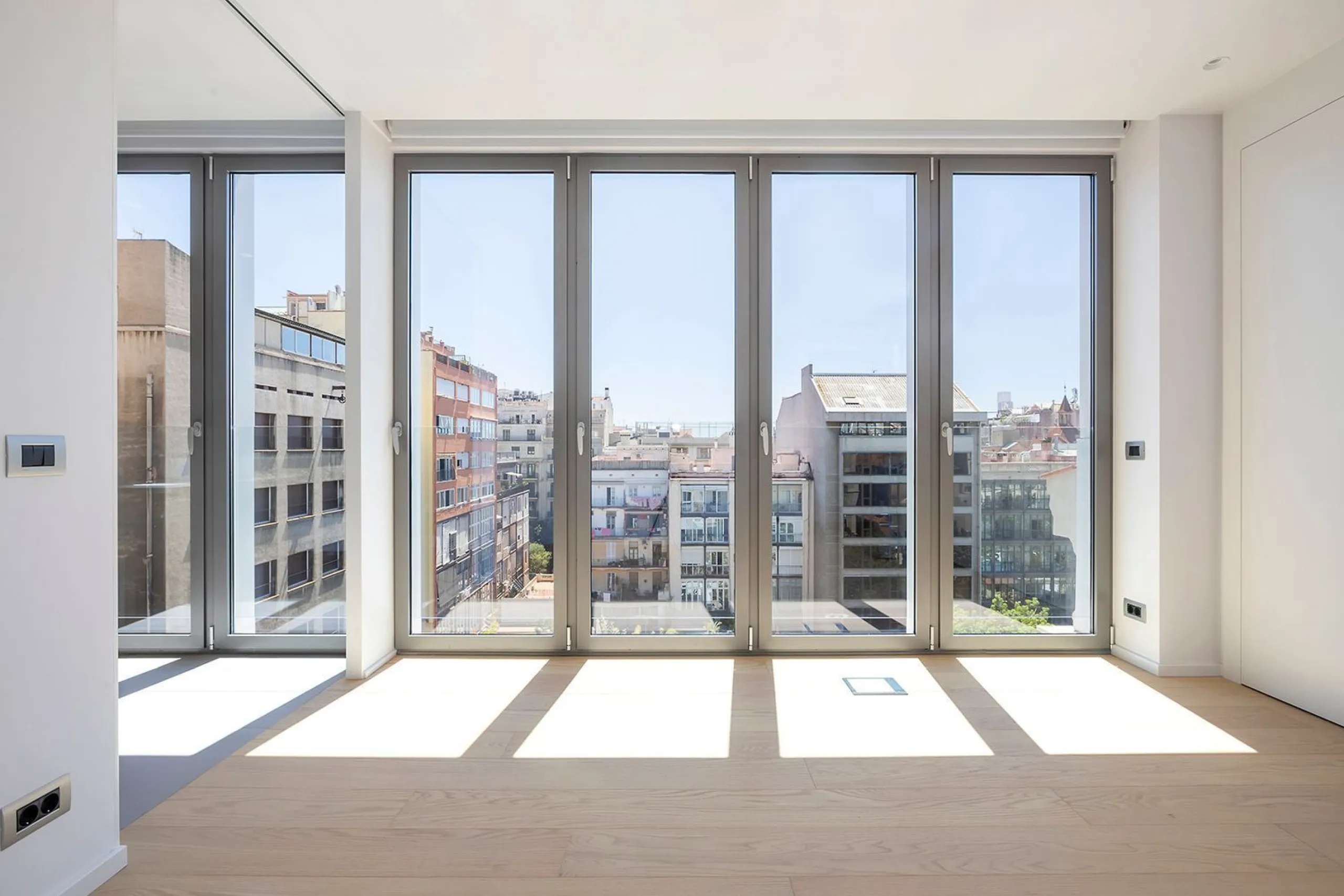 Elegant Designer Apartment with Terrace Next to Rambla Catalunya, Barcelona
