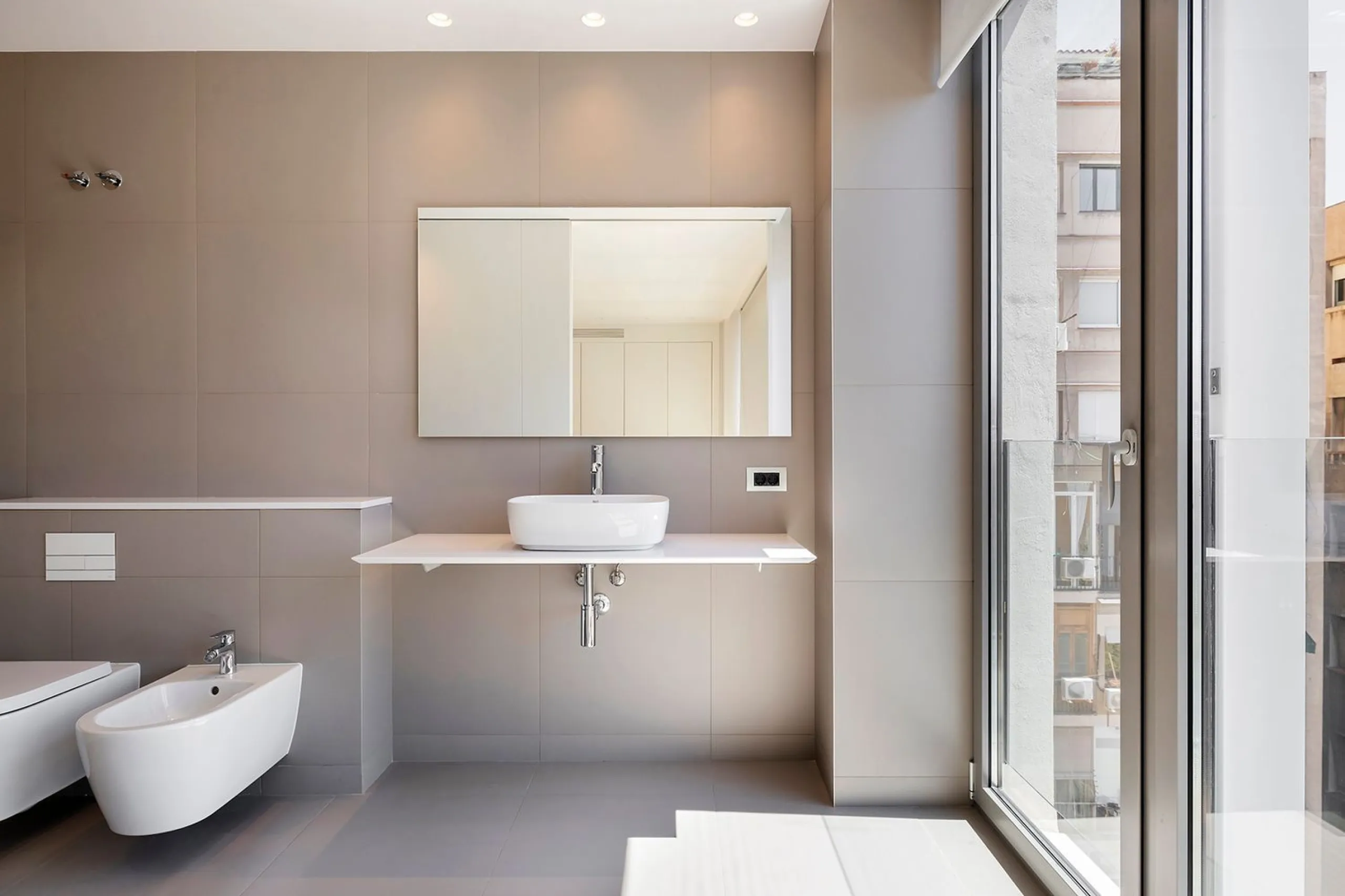 Elegant Designer Apartment with Terrace Next to Rambla Catalunya, Barcelona