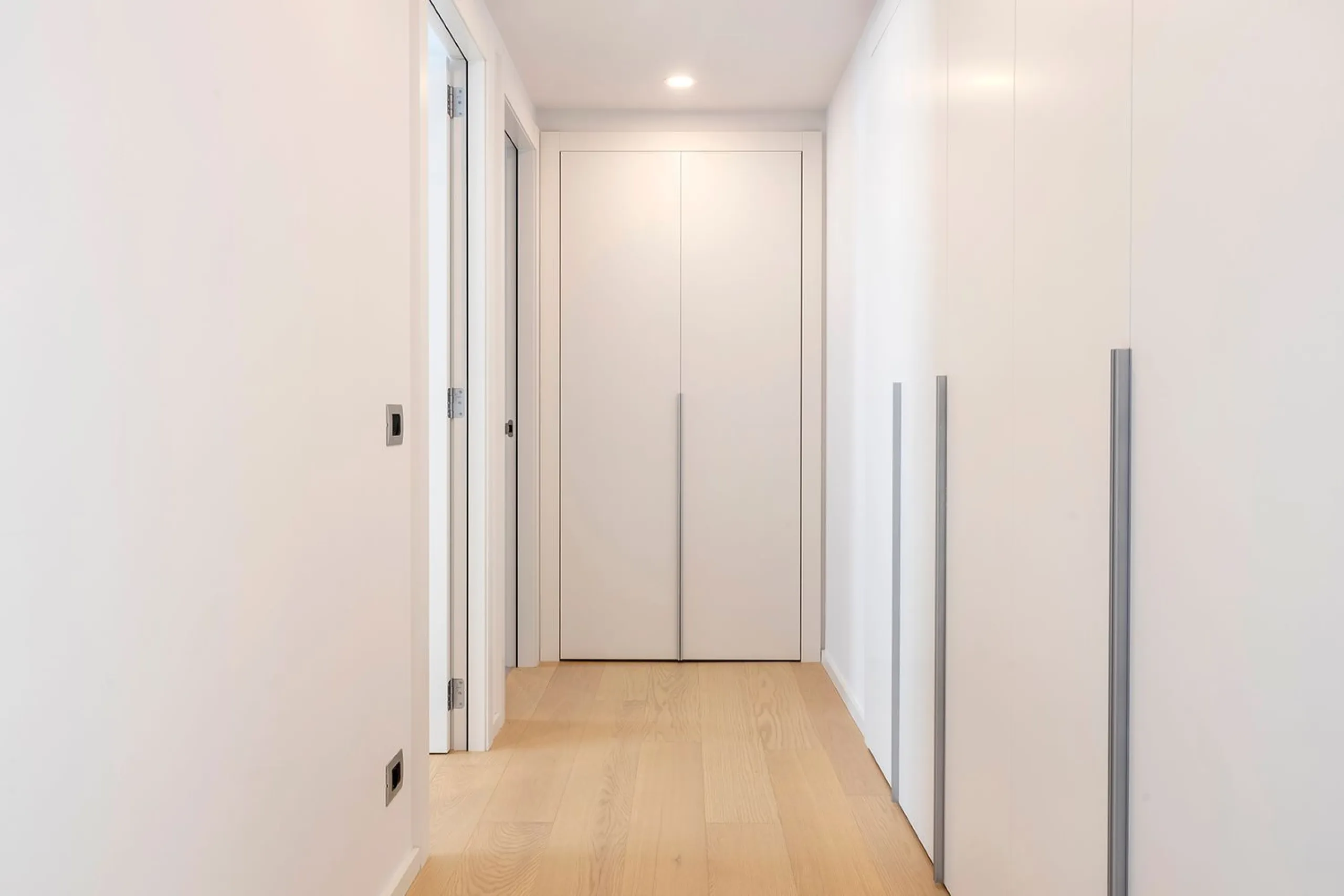 Elegant Designer Apartment with Terrace Next to Rambla Catalunya, Barcelona