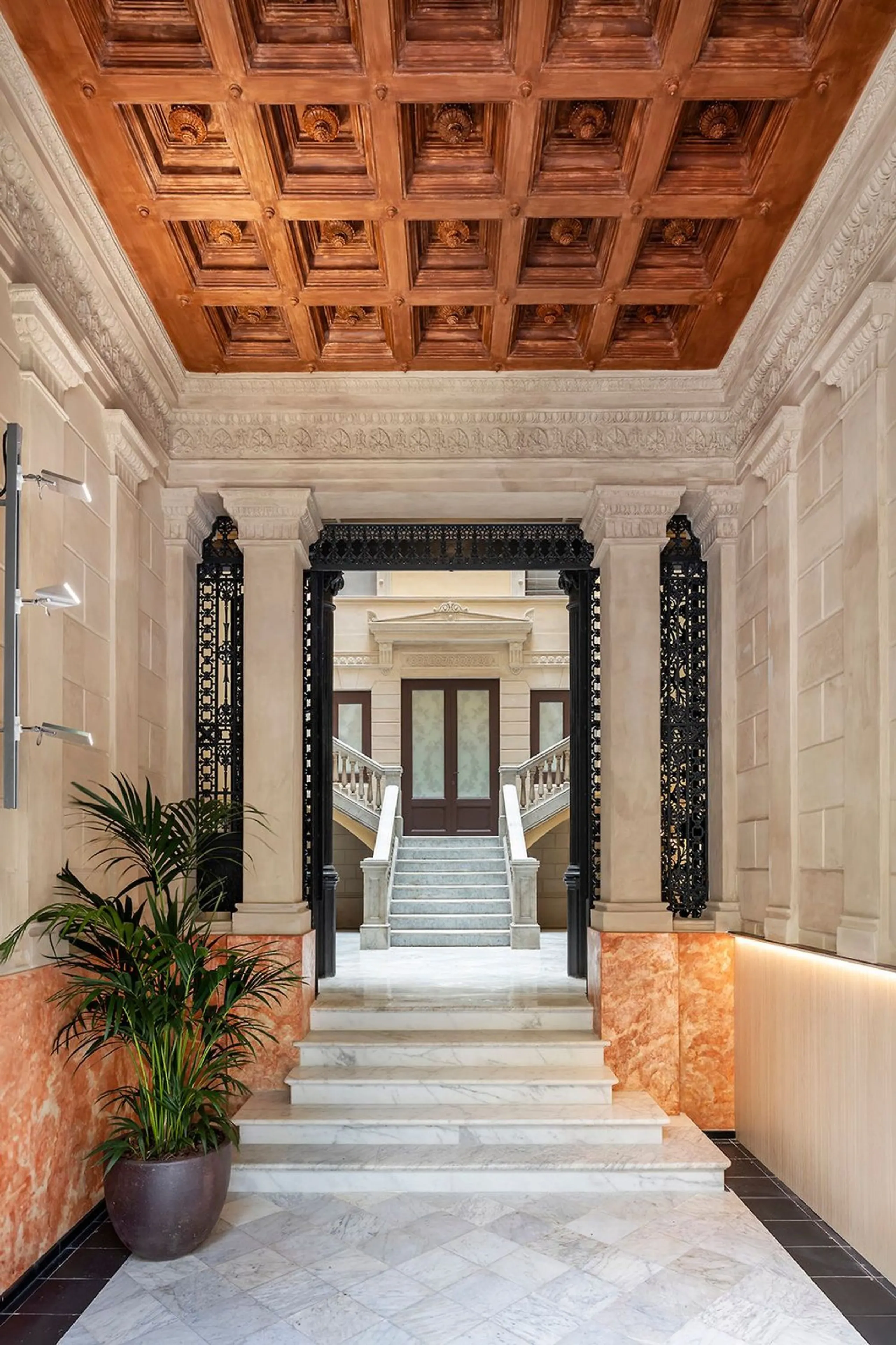 Elegant Designer Apartment with Terrace Next to Rambla Catalunya, Barcelona