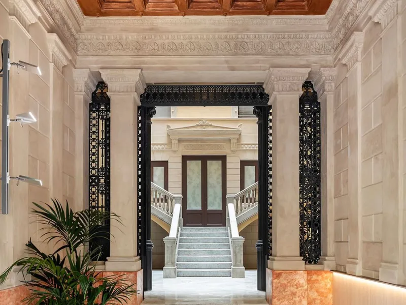 Elegant Designer Apartment with Terrace Next to Rambla Catalunya, Barcelona