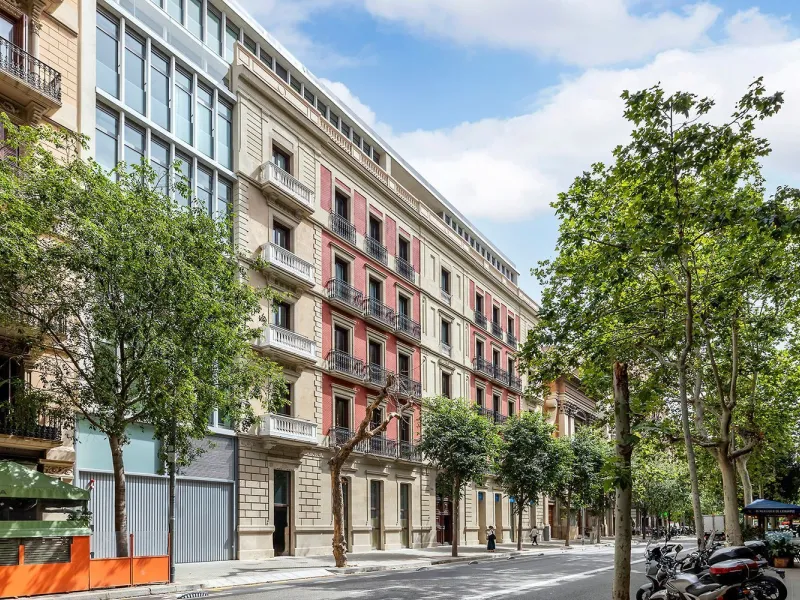 Elegant Designer Apartment with Terrace Next to Rambla Catalunya, Barcelona