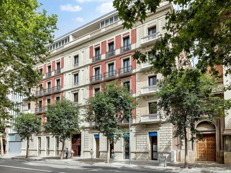 Elegant Designer Apartment with Terrace Next to Rambla Catalunya, Barcelona