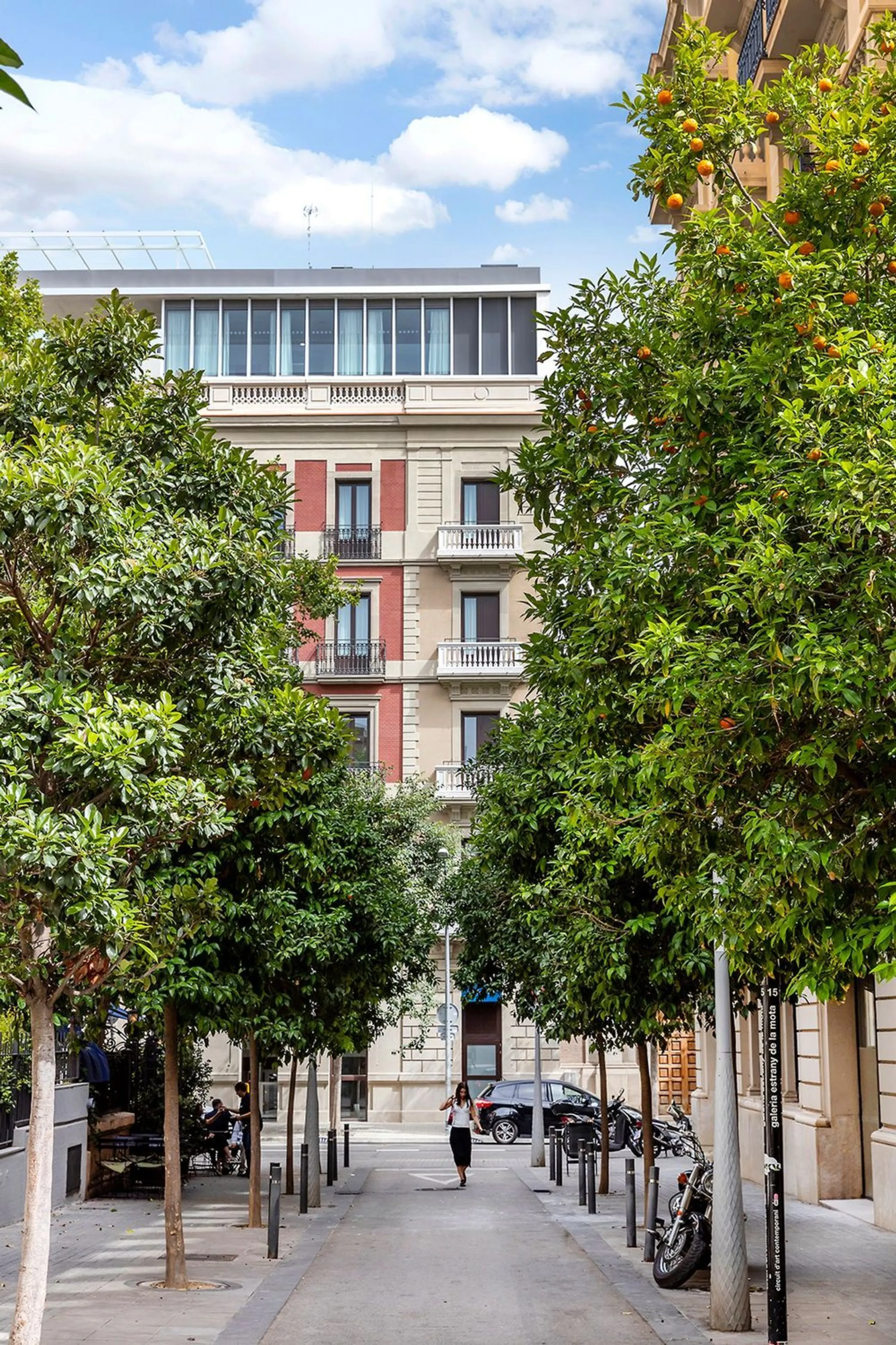 Elegant Designer Apartment with Terrace Next to Rambla Catalunya, Barcelona