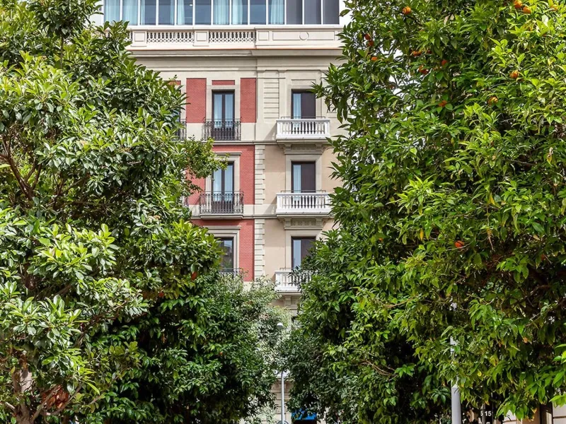 Elegant Designer Apartment with Terrace Next to Rambla Catalunya, Barcelona