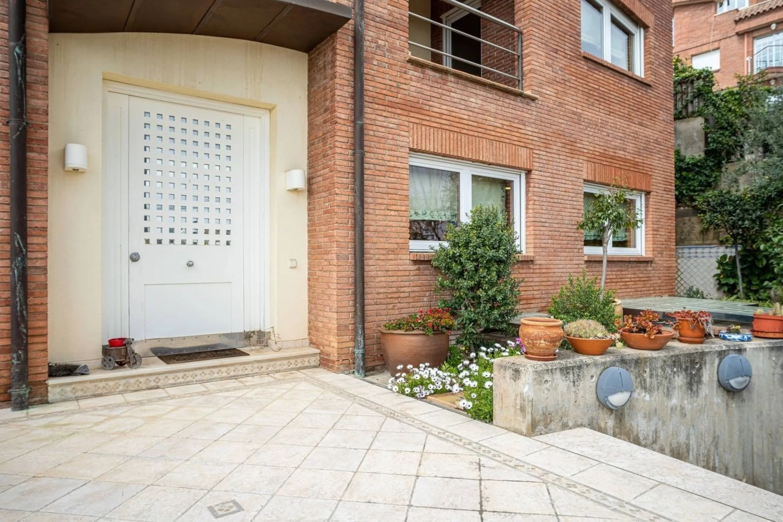 Exclusive Villa with Private Pool in Esplugues de Llobregat, Barcelona