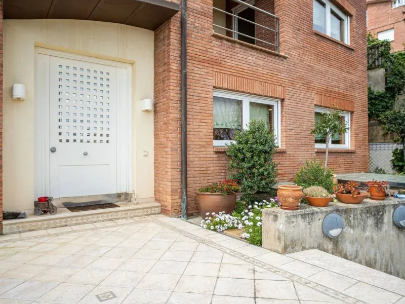 Exclusive Villa with Private Pool in Esplugues de Llobregat, Barcelona