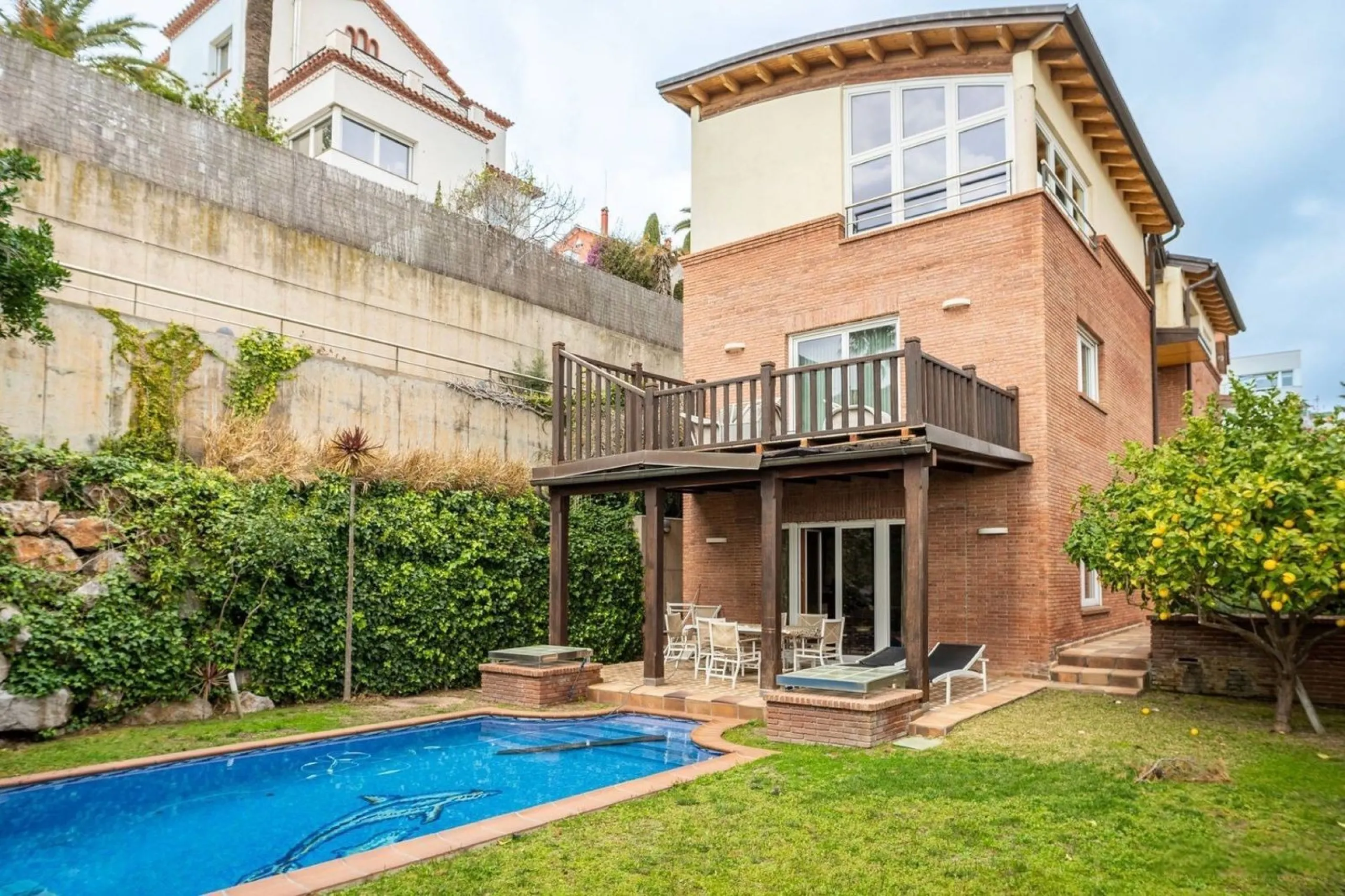 Exclusive Villa with Private Pool in Esplugues de Llobregat, Barcelona