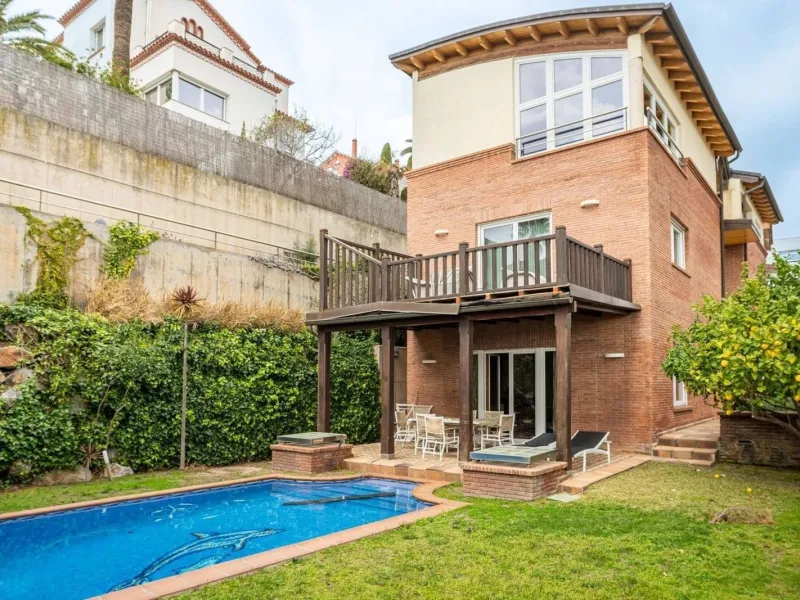 Exclusive Villa with Private Pool in Esplugues de Llobregat, Barcelona