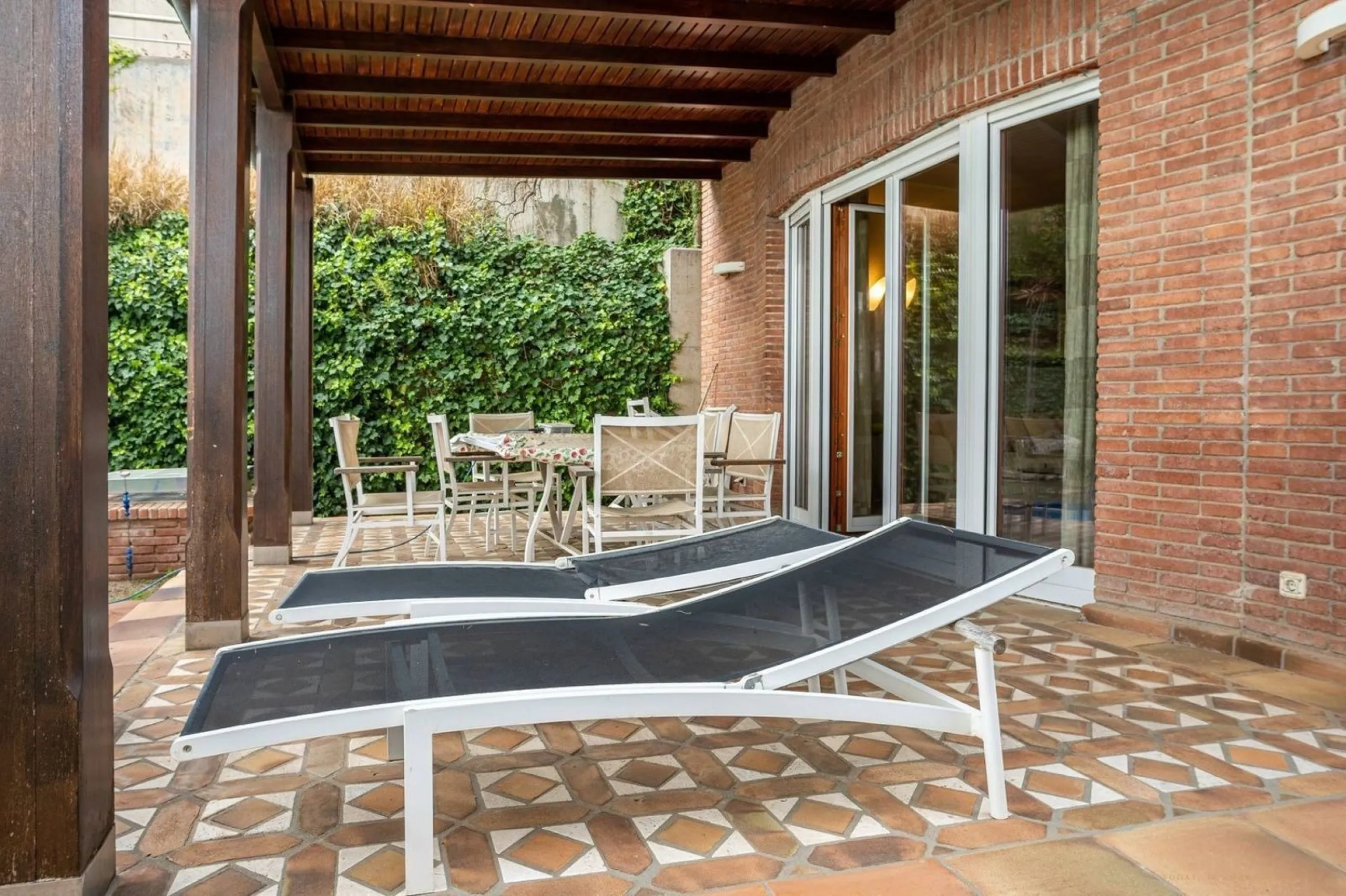 Exclusive Villa with Private Pool in Esplugues de Llobregat, Barcelona