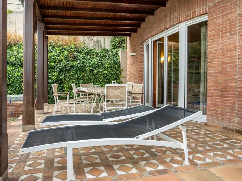 Exclusive Villa with Private Pool in Esplugues de Llobregat, Barcelona