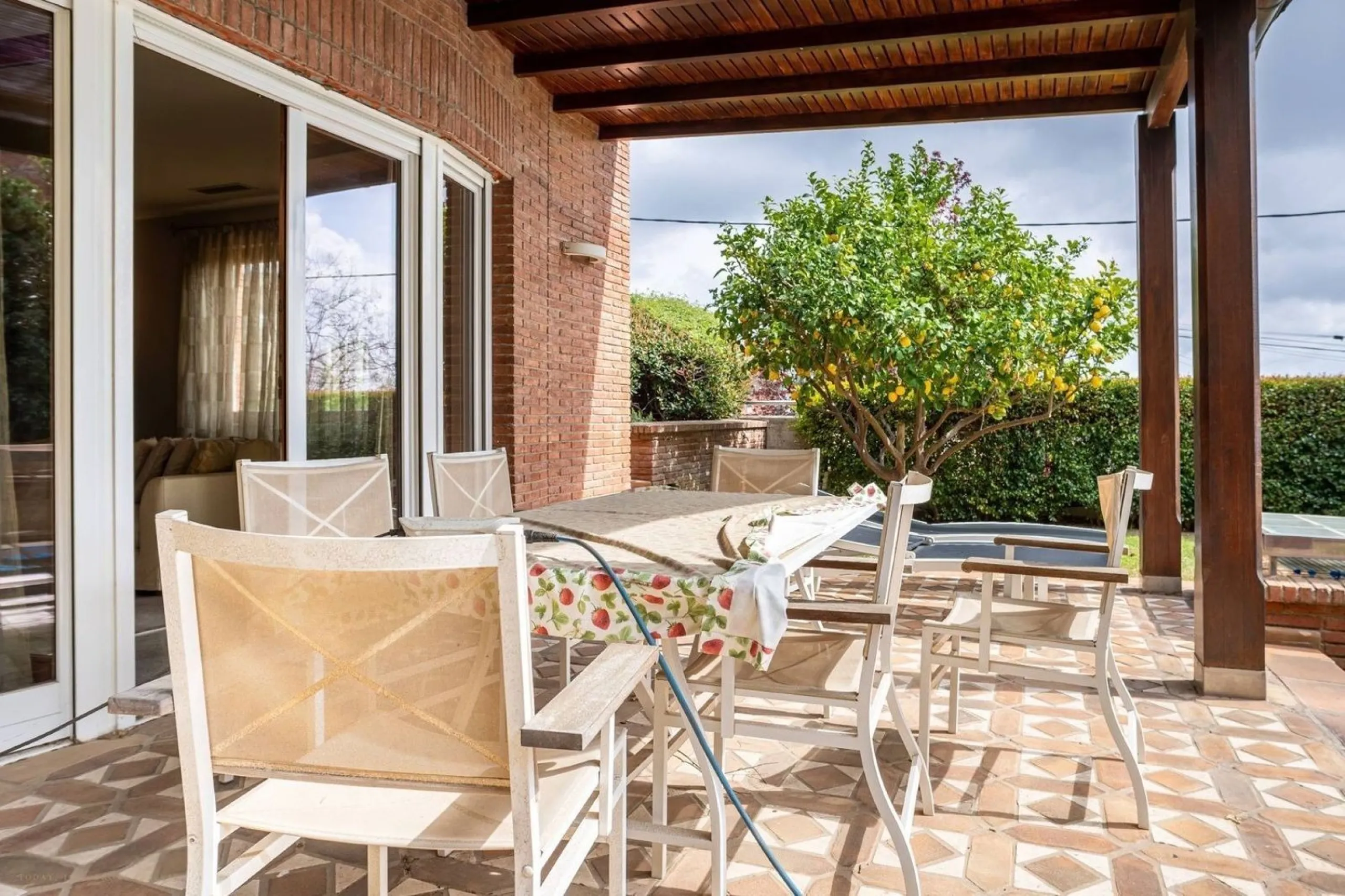 Exclusive Villa with Private Pool in Esplugues de Llobregat, Barcelona