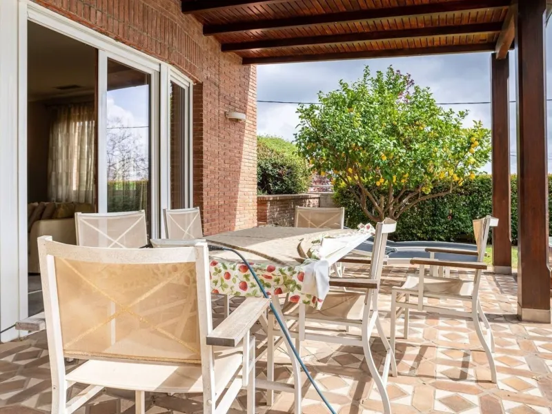 Exclusive Villa with Private Pool in Esplugues de Llobregat, Barcelona