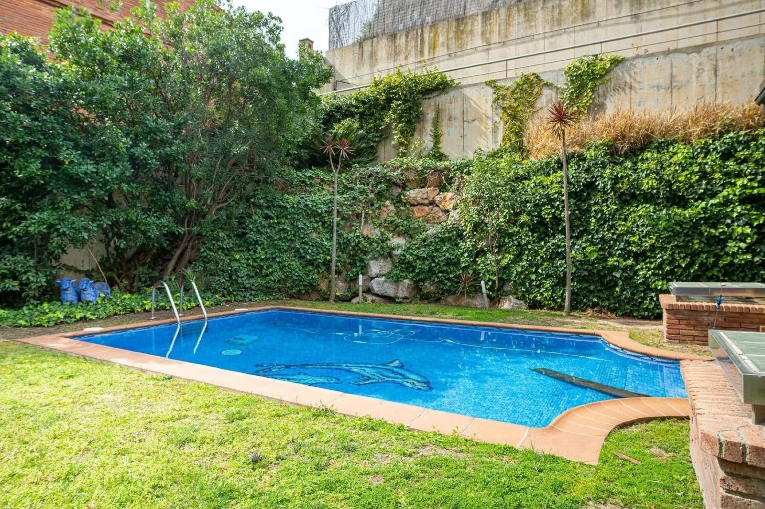 Exclusive Villa with Private Pool in Esplugues de Llobregat, Barcelona