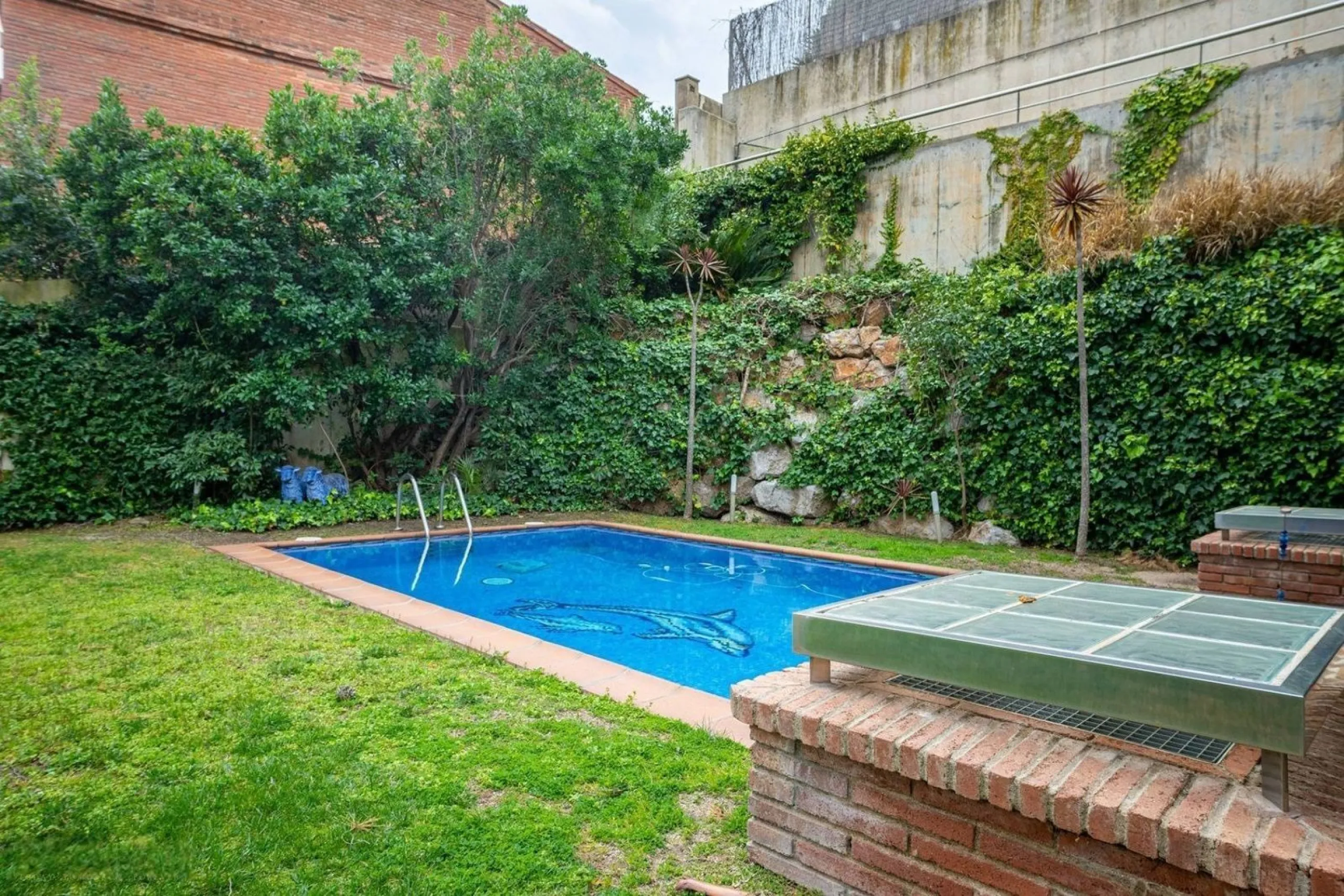 Exclusive Villa with Private Pool in Esplugues de Llobregat, Barcelona