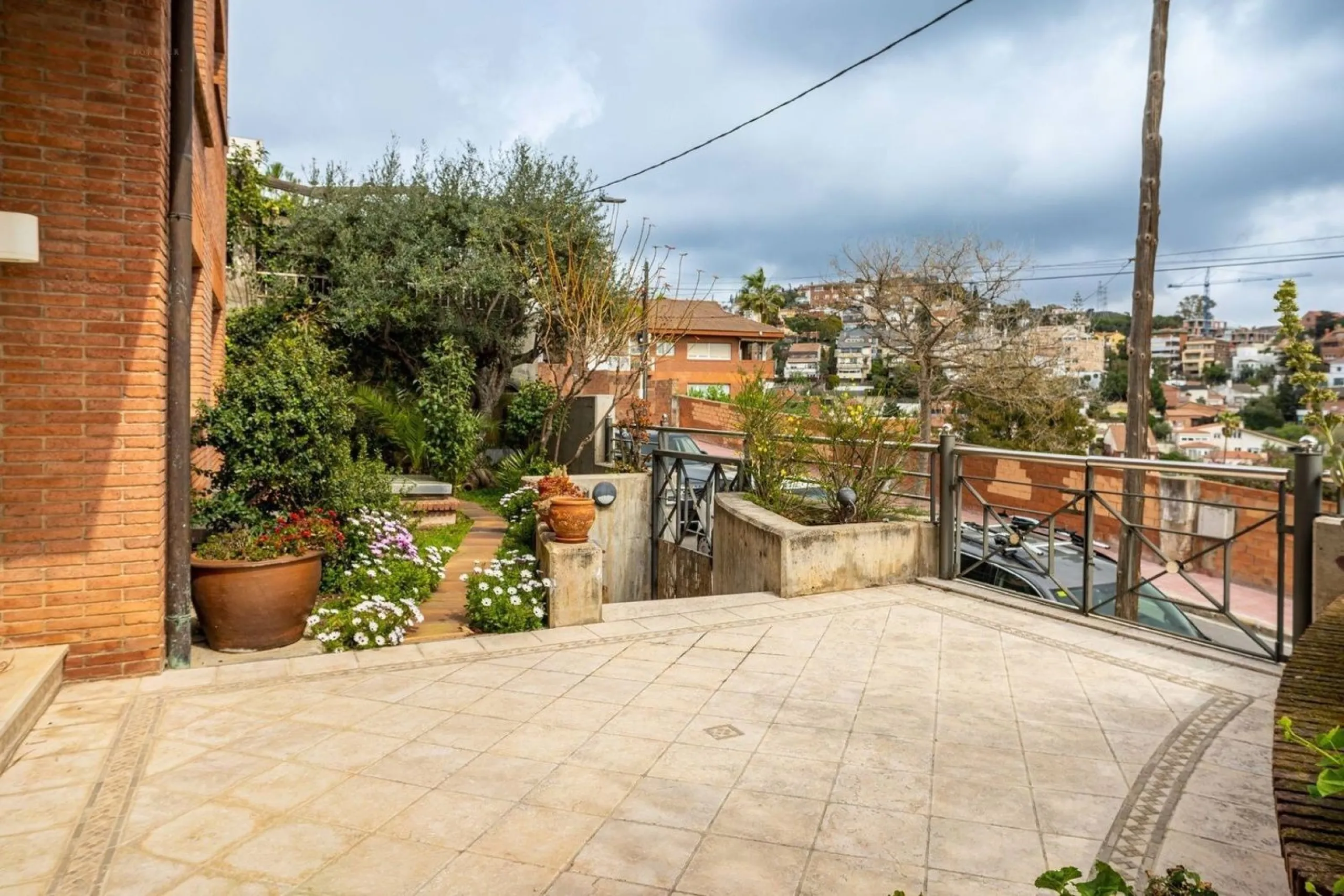 Exclusive Villa with Private Pool in Esplugues de Llobregat, Barcelona