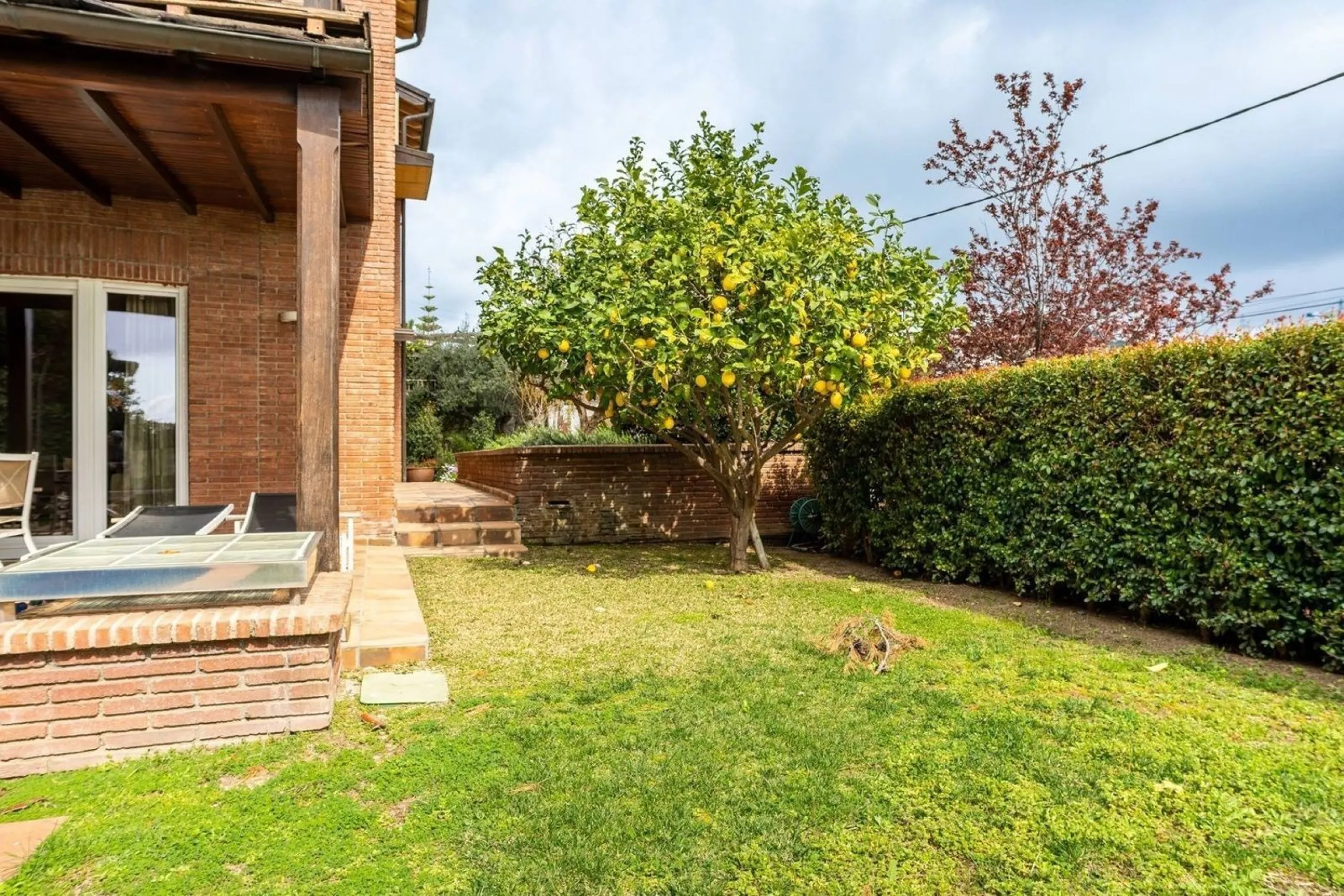 Exclusive Villa with Private Pool in Esplugues de Llobregat, Barcelona