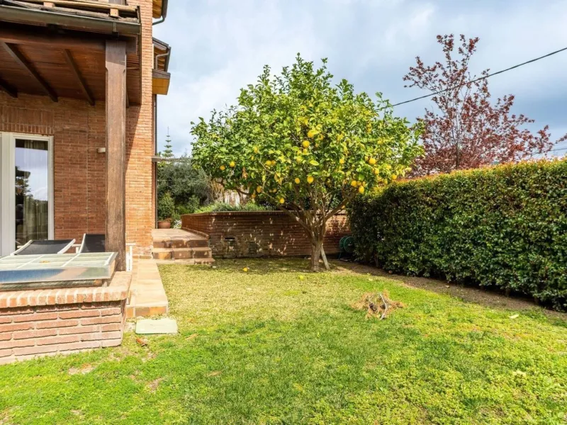 Exclusive Villa with Private Pool in Esplugues de Llobregat, Barcelona