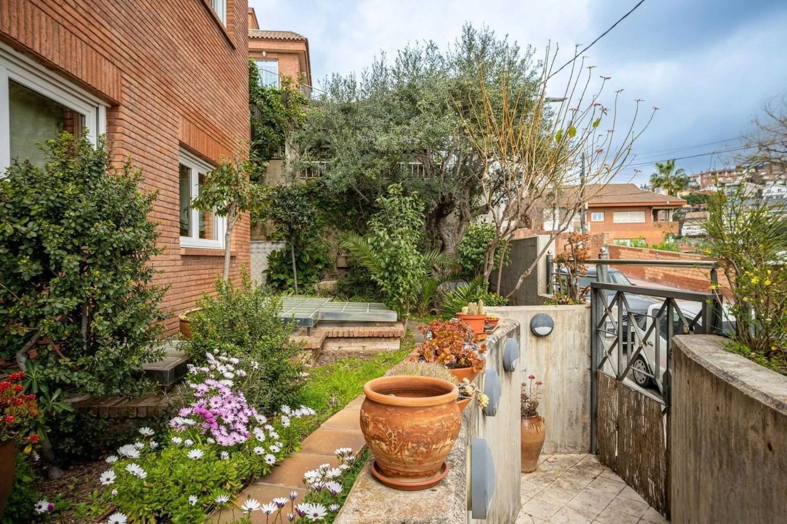 Exclusive Villa with Private Pool in Esplugues de Llobregat, Barcelona
