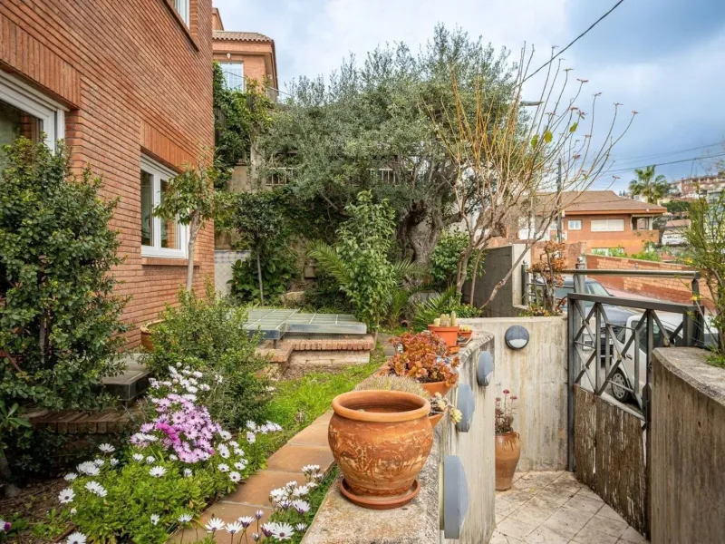 Exclusive Villa with Private Pool in Esplugues de Llobregat, Barcelona