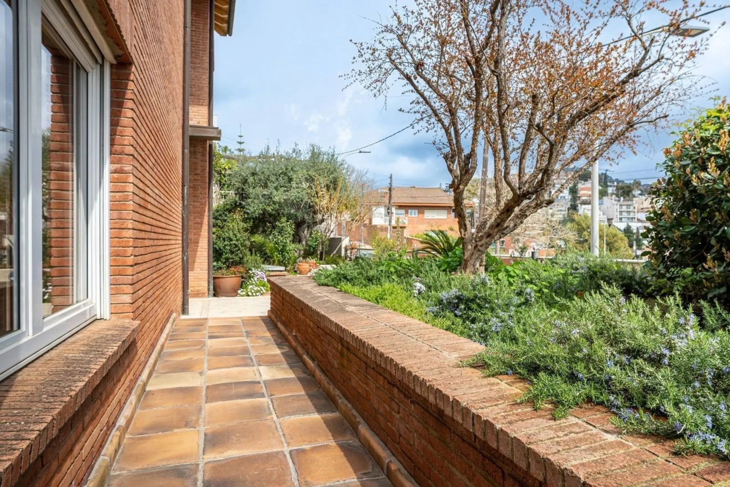 Exclusive Villa with Private Pool in Esplugues de Llobregat, Barcelona