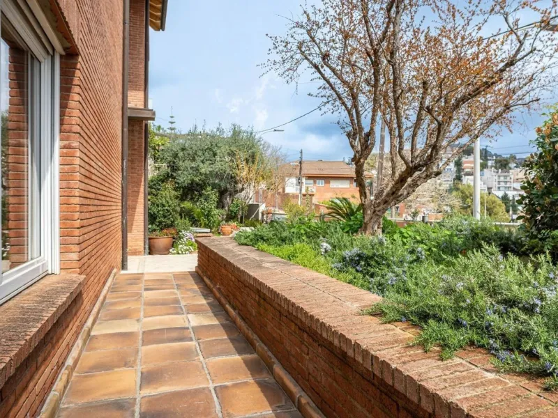 Exclusive Villa with Private Pool in Esplugues de Llobregat, Barcelona