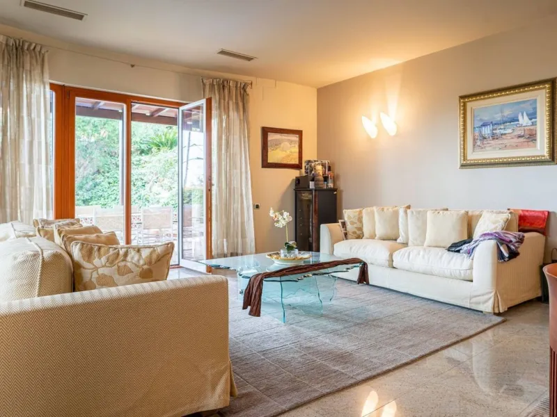 Exclusive Villa with Private Pool in Esplugues de Llobregat, Barcelona
