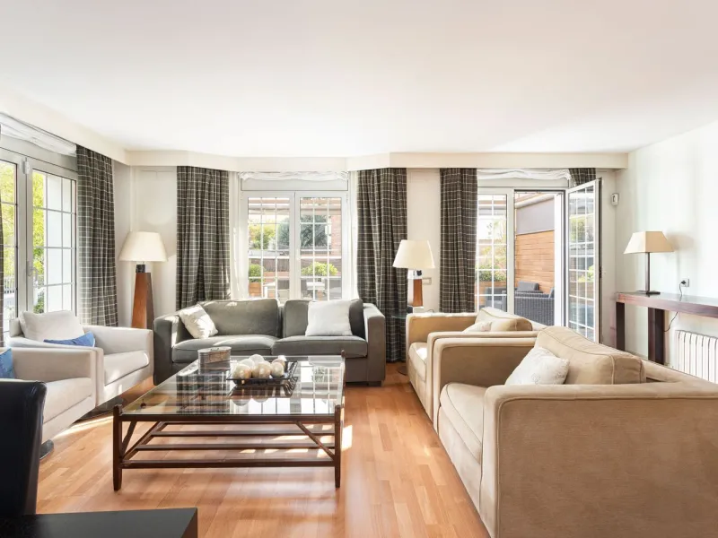 Family Home with 4 Bedrooms in Esplugues de Llobregat, Barcelona