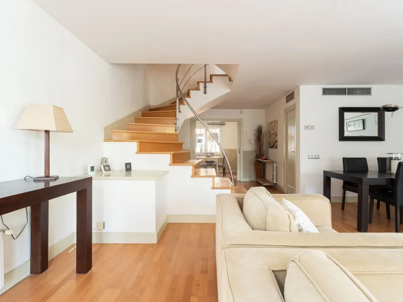 Family Home with 4 Bedrooms in Esplugues de Llobregat, Barcelona