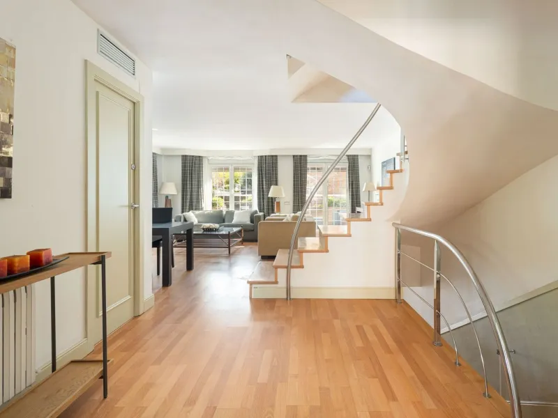 Family Home with 4 Bedrooms in Esplugues de Llobregat, Barcelona