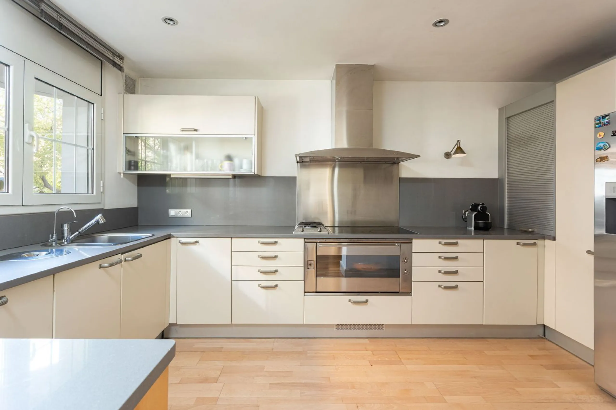 Family Home with 4 Bedrooms in Esplugues de Llobregat, Barcelona